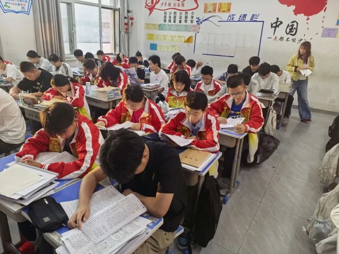 晨光映书香,早读正当时|成功中考二校学子不负晨光,笃学奋进-第4张图片-四季读书网 晨光映书香,早读正当时|成功中考二校学子不负晨光,笃学奋进-第4张图片-四季读书网