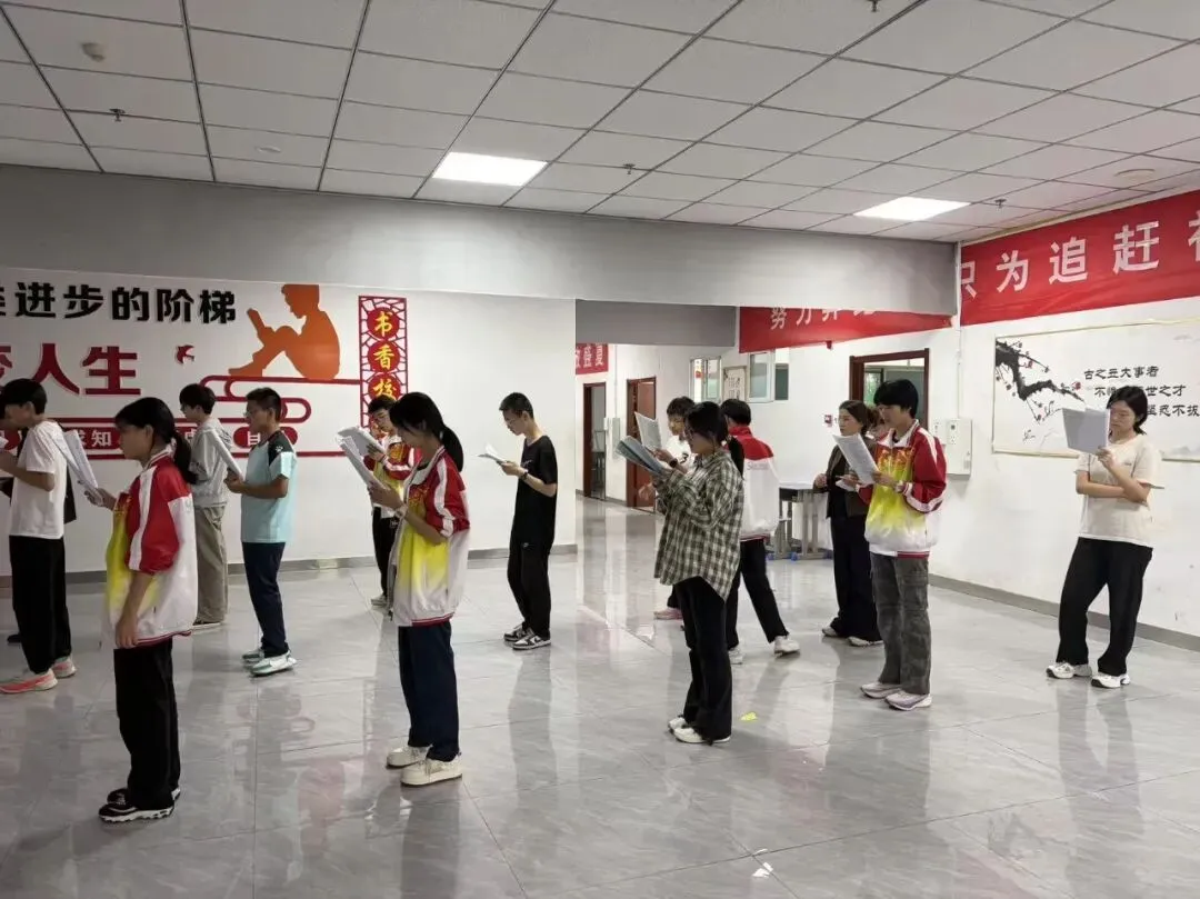 晨光映书香,早读正当时|成功中考二校学子不负晨光,笃学奋进-第12张图片-四季读书网 晨光映书香,早读正当时|成功中考二校学子不负晨光,笃学奋进-第12张图片-四季读书网