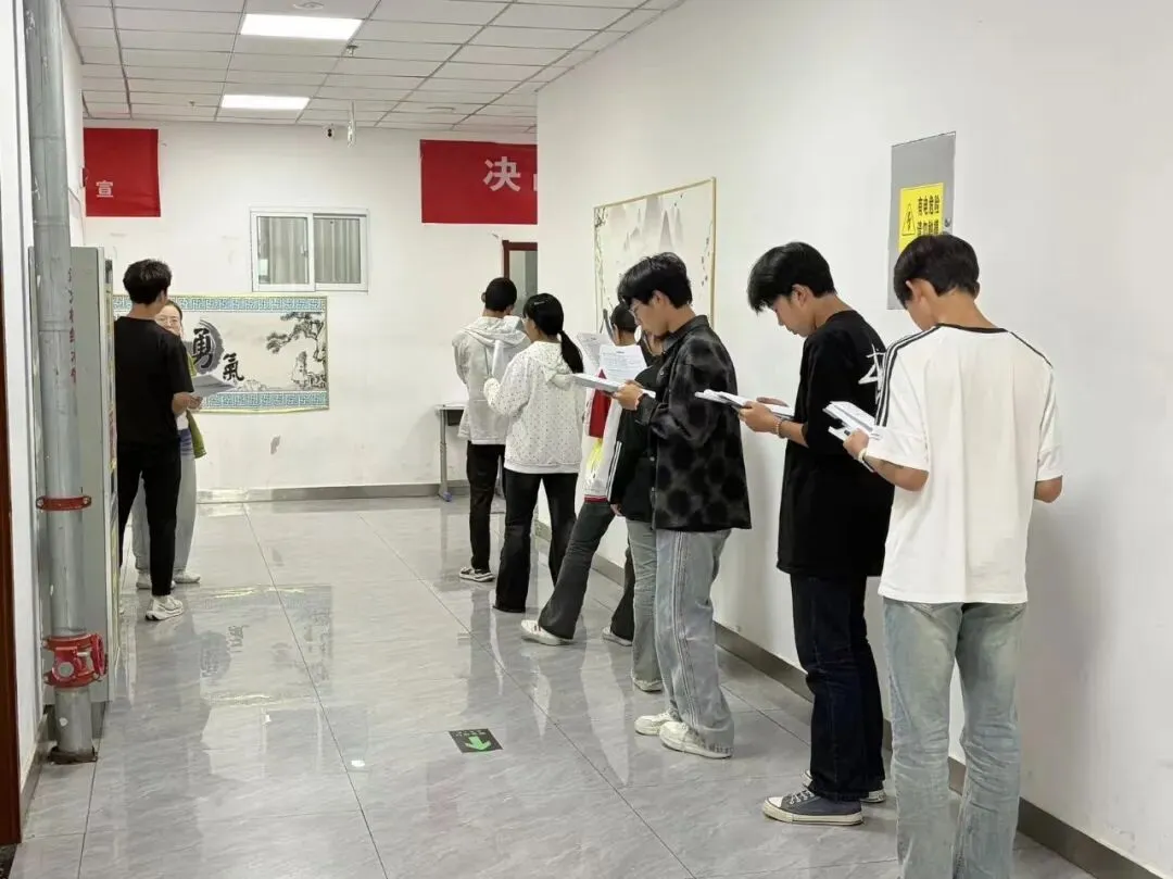 晨光映书香,早读正当时|成功中考二校学子不负晨光,笃学奋进-第14张图片-四季读书网 晨光映书香,早读正当时|成功中考二校学子不负晨光,笃学奋进-第14张图片-四季读书网