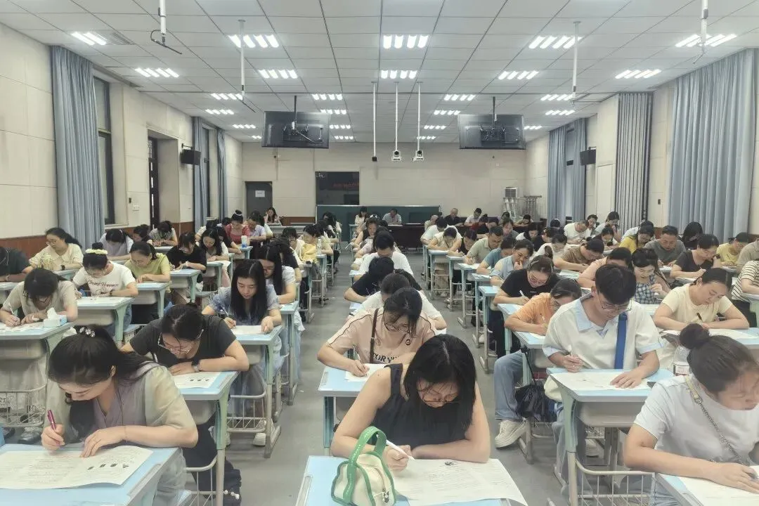 以考促研·以练赋能|涪陵九中开展教师中考真题解题实战演练-第21张图片-四季读书网 以考促研·以练赋能|涪陵九中开展教师中考真题解题实战演练-第21张图片-四季读书网