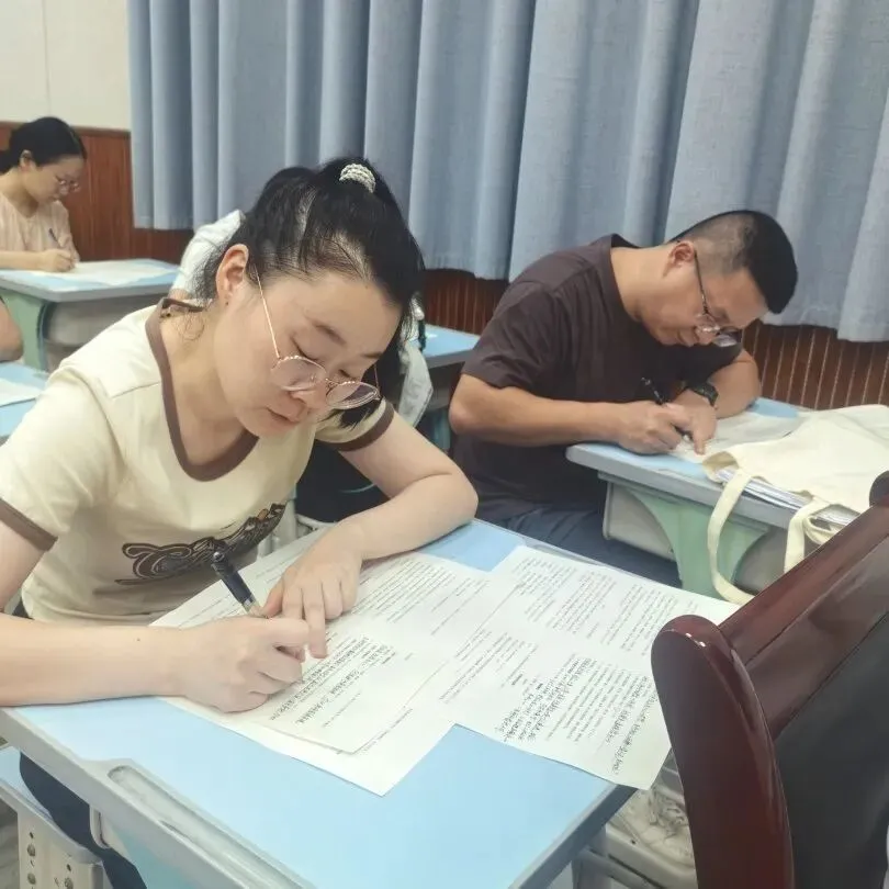 以考促研·以练赋能|涪陵九中开展教师中考真题解题实战演练-第22张图片-四季读书网 以考促研·以练赋能|涪陵九中开展教师中考真题解题实战演练-第22张图片-四季读书网