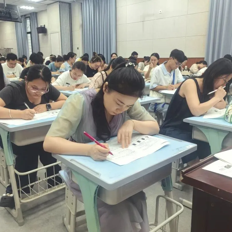 以考促研·以练赋能|涪陵九中开展教师中考真题解题实战演练-第25张图片-四季读书网 以考促研·以练赋能|涪陵九中开展教师中考真题解题实战演练-第25张图片-四季读书网