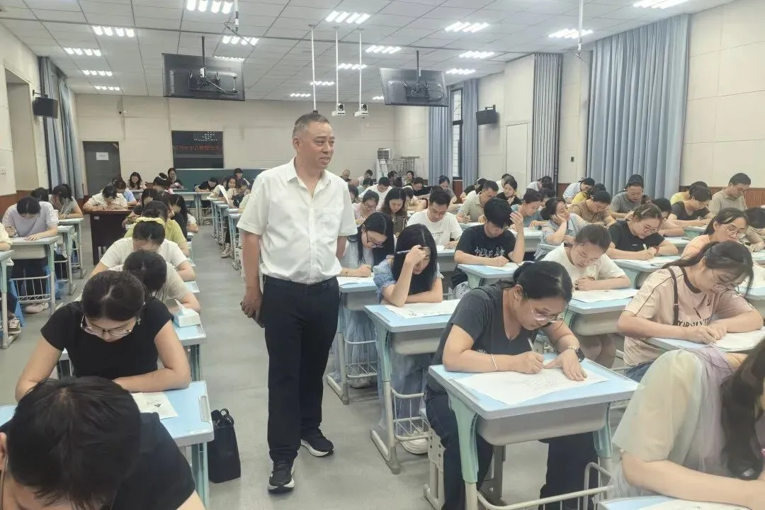 以考促研·以练赋能|涪陵九中开展教师中考真题解题实战演练-第27张图片-四季读书网 以考促研·以练赋能|涪陵九中开展教师中考真题解题实战演练-第27张图片-四季读书网