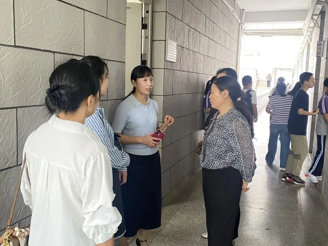 “家” 筑后盾,“育” 战中考——大足中学初2027届家长会圆满举行-第10张图片-四季读书网 “家” 筑后盾,“育” 战中考——大足中学初2027届家长会圆满举行-第10张图片-四季读书网