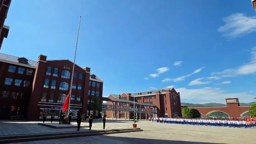 奋楫扬帆战中考,逐梦青春启新程——独山县第二中学2027届中考备考启动仪式-第14张图片-四季读书网 奋楫扬帆战中考,逐梦青春启新程——独山县第二中学2027届中考备考启动仪式-第14张图片-四季读书网