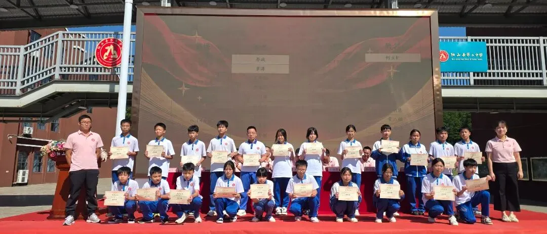 奋楫扬帆战中考,逐梦青春启新程——独山县第二中学2027届中考备考启动仪式-第21张图片-四季读书网 奋楫扬帆战中考,逐梦青春启新程——独山县第二中学2027届中考备考启动仪式-第21张图片-四季读书网