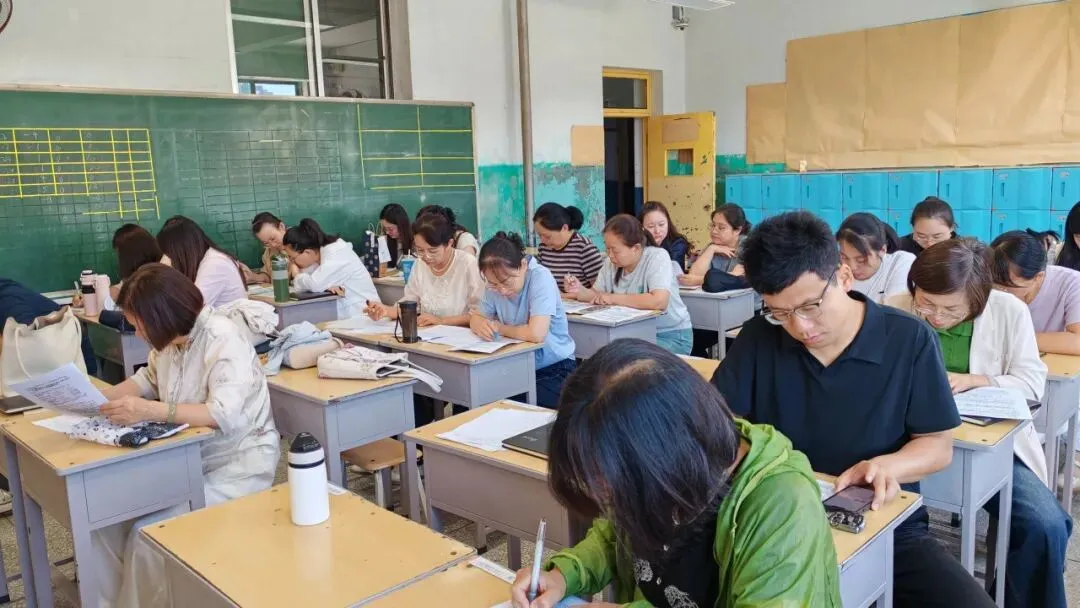 以真题为镜,明“稳”“变”之道——县城二中教学评一体化教研活动【清徐二中】前沿阵地(495期)-第10张图片-四季读书网