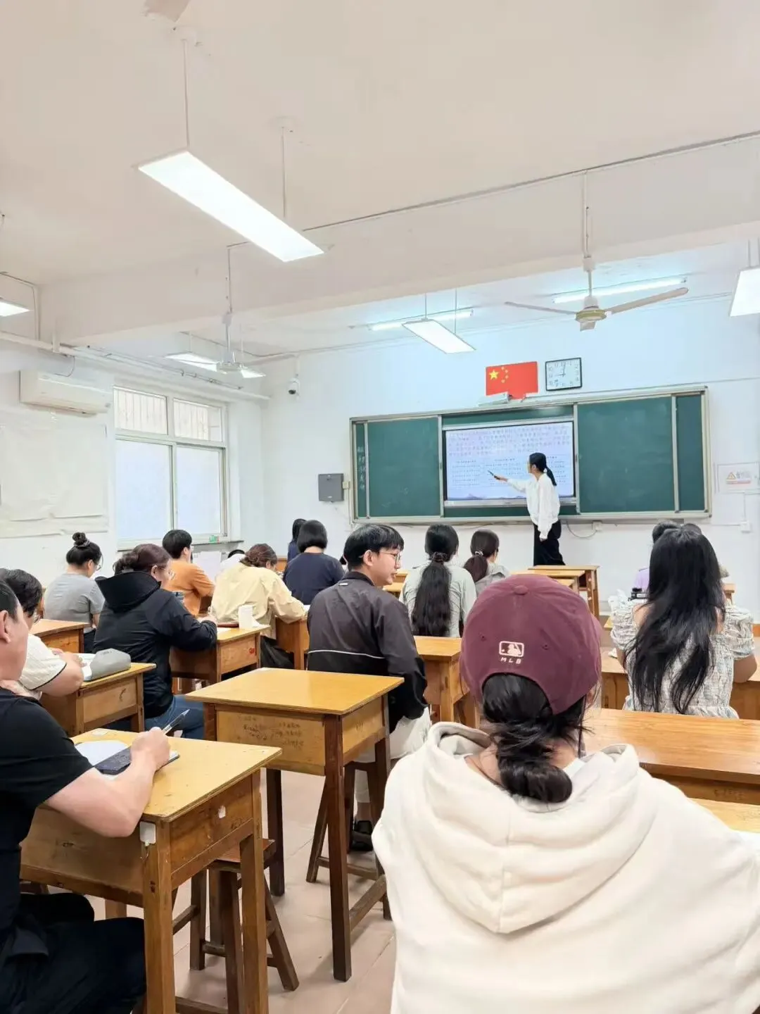 研析真题明方向 深耕教材促备考——河北易县中学开展高考真题说题教研-第7张图片-四季读书网 研析真题明方向 深耕教材促备考——河北易县中学开展高考真题说题教研-第7张图片-四季读书网