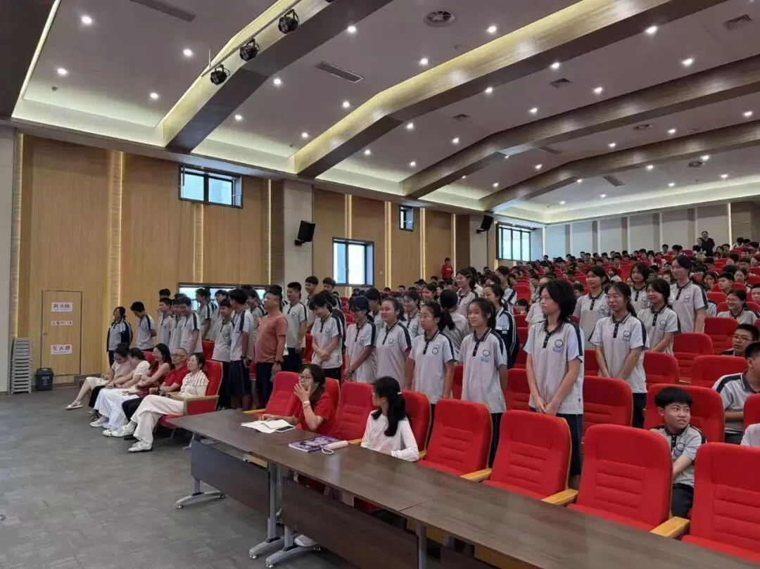 【多彩海初】砺剑初三启新程 聚力奋进迎中考——海昌初中举行“入初三”启动仪式-第12张图片-四季读书网 【多彩海初】砺剑初三启新程 聚力奋进迎中考——海昌初中举行“入初三”启动仪式-第12张图片-四季读书网