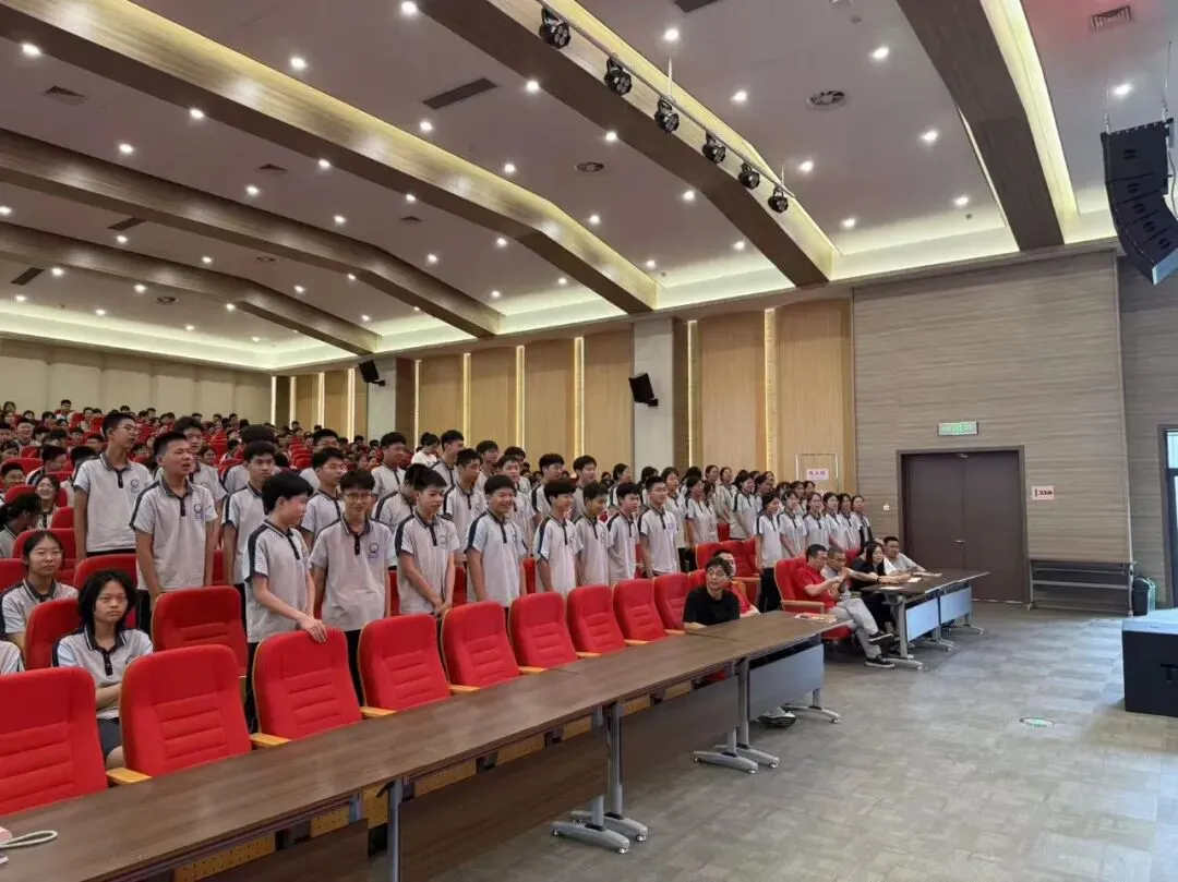 【多彩海初】砺剑初三启新程 聚力奋进迎中考——海昌初中举行“入初三”启动仪式-第13张图片-四季读书网 【多彩海初】砺剑初三启新程 聚力奋进迎中考——海昌初中举行“入初三”启动仪式-第13张图片-四季读书网