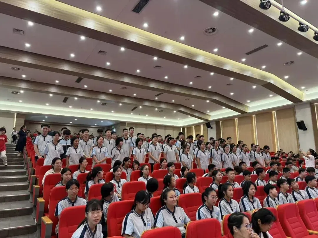 【多彩海初】砺剑初三启新程 聚力奋进迎中考——海昌初中举行“入初三”启动仪式-第14张图片-四季读书网 【多彩海初】砺剑初三启新程 聚力奋进迎中考——海昌初中举行“入初三”启动仪式-第14张图片-四季读书网