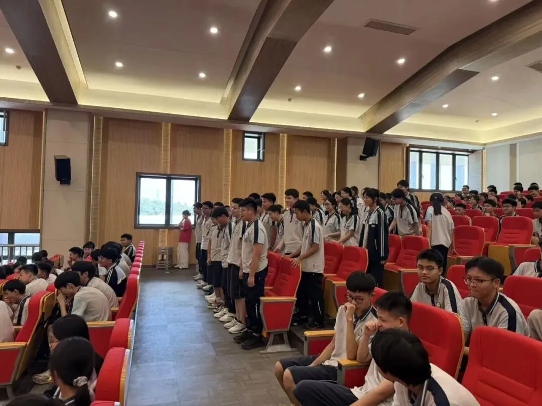 【多彩海初】砺剑初三启新程 聚力奋进迎中考——海昌初中举行“入初三”启动仪式-第16张图片-四季读书网 【多彩海初】砺剑初三启新程 聚力奋进迎中考——海昌初中举行“入初三”启动仪式-第16张图片-四季读书网