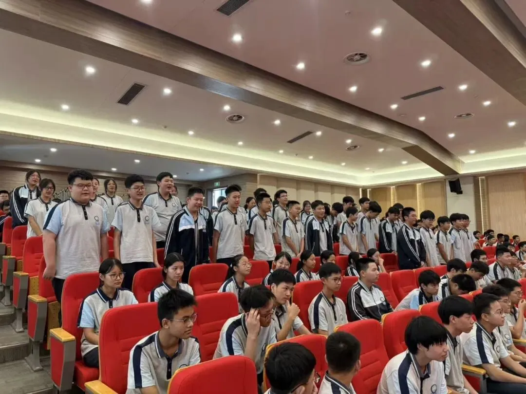 【多彩海初】砺剑初三启新程 聚力奋进迎中考——海昌初中举行“入初三”启动仪式-第17张图片-四季读书网 【多彩海初】砺剑初三启新程 聚力奋进迎中考——海昌初中举行“入初三”启动仪式-第17张图片-四季读书网