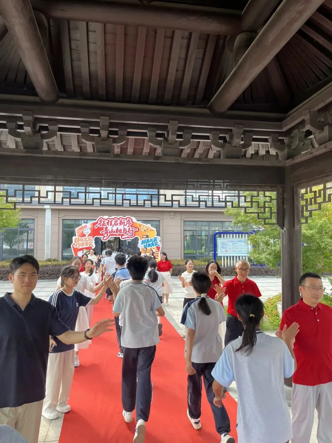 【多彩海初】砺剑初三启新程 聚力奋进迎中考——海昌初中举行“入初三”启动仪式-第25张图片-四季读书网 【多彩海初】砺剑初三启新程 聚力奋进迎中考——海昌初中举行“入初三”启动仪式-第25张图片-四季读书网