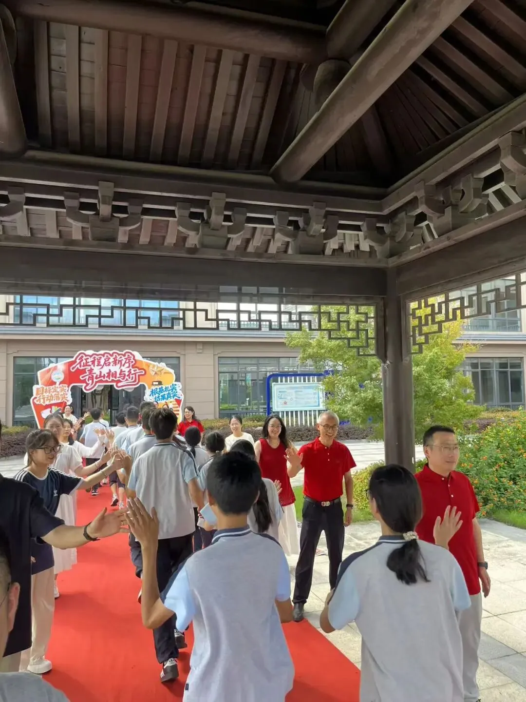 【多彩海初】砺剑初三启新程 聚力奋进迎中考——海昌初中举行“入初三”启动仪式-第26张图片-四季读书网 【多彩海初】砺剑初三启新程 聚力奋进迎中考——海昌初中举行“入初三”启动仪式-第26张图片-四季读书网