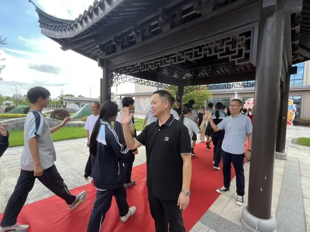 【多彩海初】砺剑初三启新程 聚力奋进迎中考——海昌初中举行“入初三”启动仪式-第30张图片-四季读书网 【多彩海初】砺剑初三启新程 聚力奋进迎中考——海昌初中举行“入初三”启动仪式-第30张图片-四季读书网