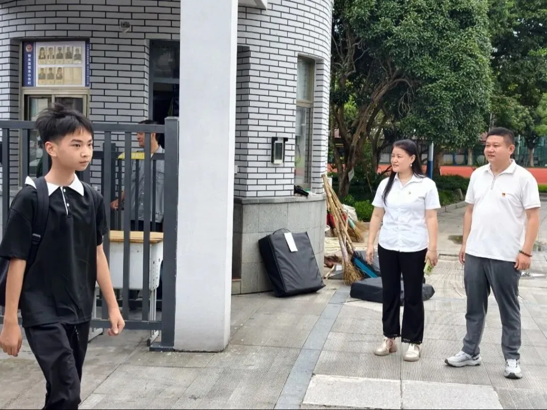 笃行赴新程,砺剑迎中考——记分水初中九年级开学工作礼-第2张图片-四季读书网 笃行赴新程,砺剑迎中考——记分水初中九年级开学工作礼-第2张图片-四季读书网