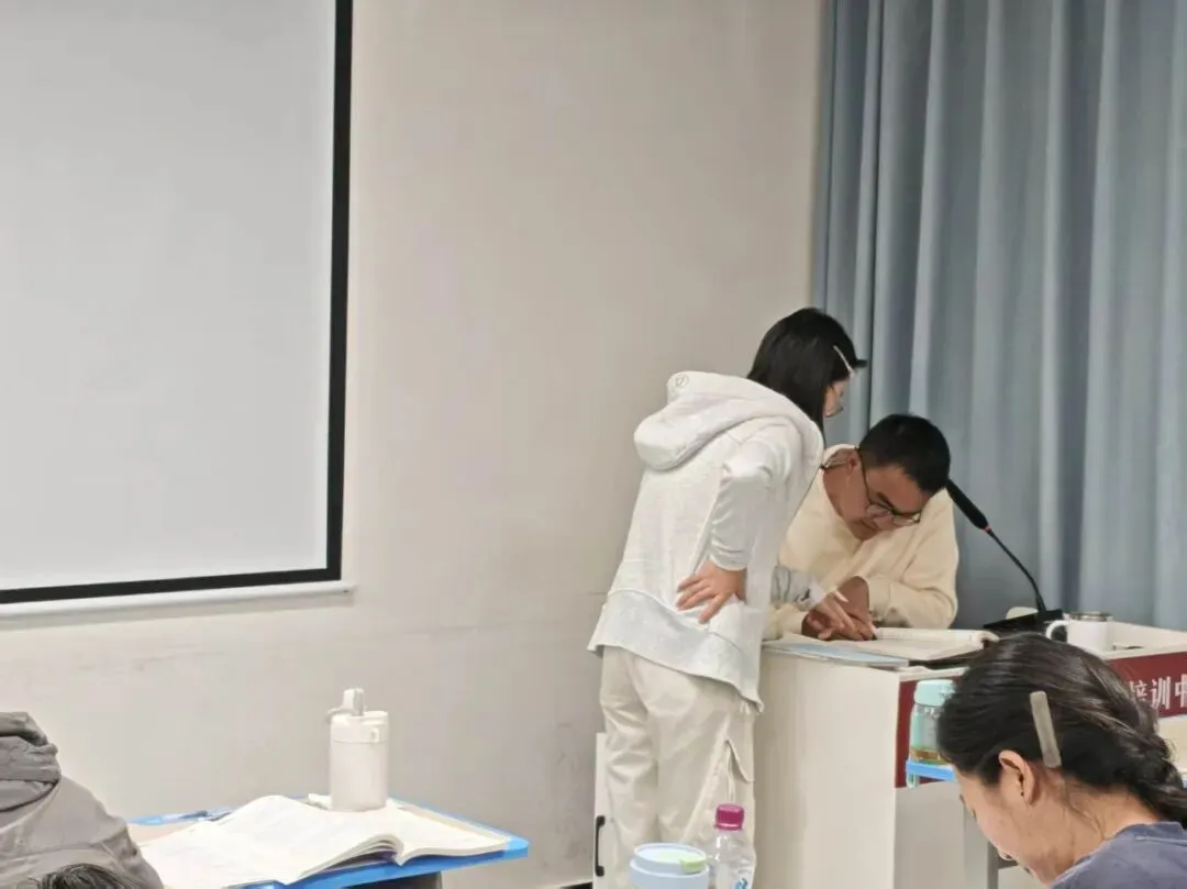 【景程省考】现场实拍|全真模考火热开考!分层实战,找准你的提分短板!-第33张图片-四季读书网