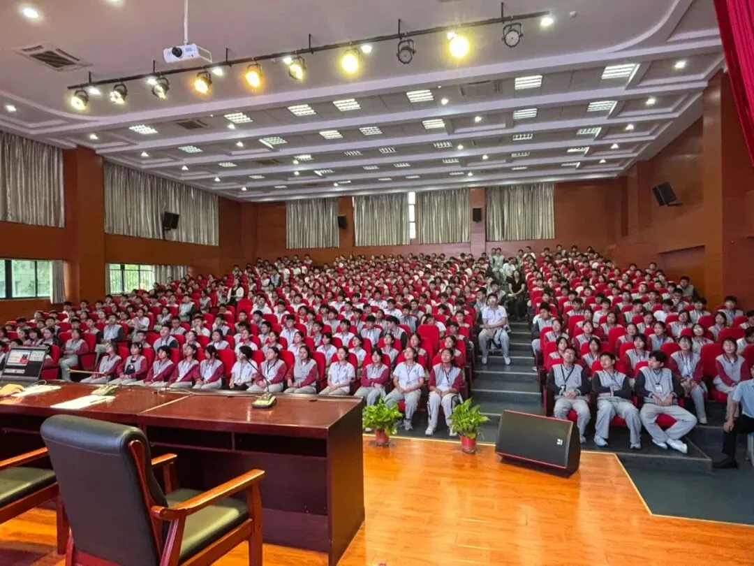 凝心聚力启新程,笃行奋进战中考——腾飞路初级中学召开九年级全体学生大会-第9张图片-四季读书网 凝心聚力启新程,笃行奋进战中考——腾飞路初级中学召开九年级全体学生大会-第9张图片-四季读书网