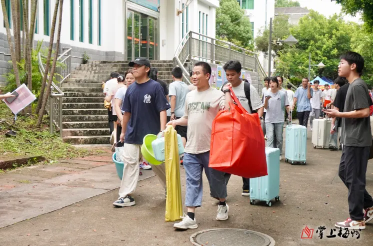 中考785.5分上职校!梅州职业技术学校第二批“3+4”中本贯通班新生报到-第3张图片-四季读书网
