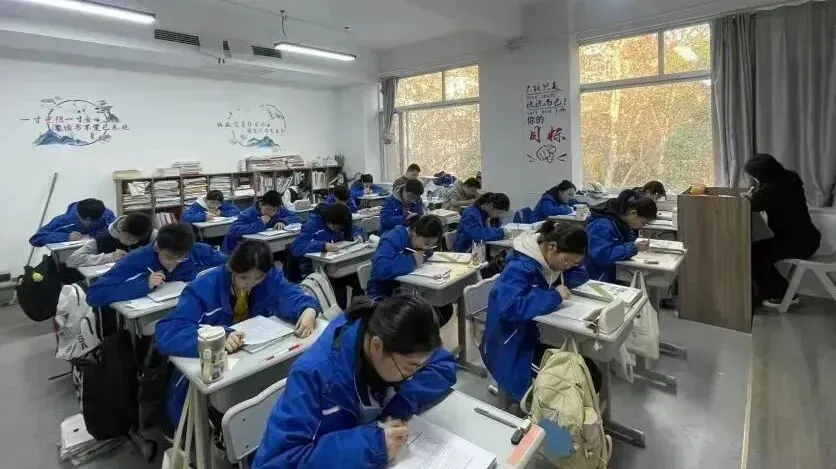 西安中考全日制补习学校怎么选?学大、伊顿、黄河、优益跃、龙门五所补校多维度对比-第26张图片-四季读书网 西安中考全日制补习学校怎么选?学大、伊顿、黄河、优益跃、龙门五所补校多维度对比-第26张图片-四季读书网