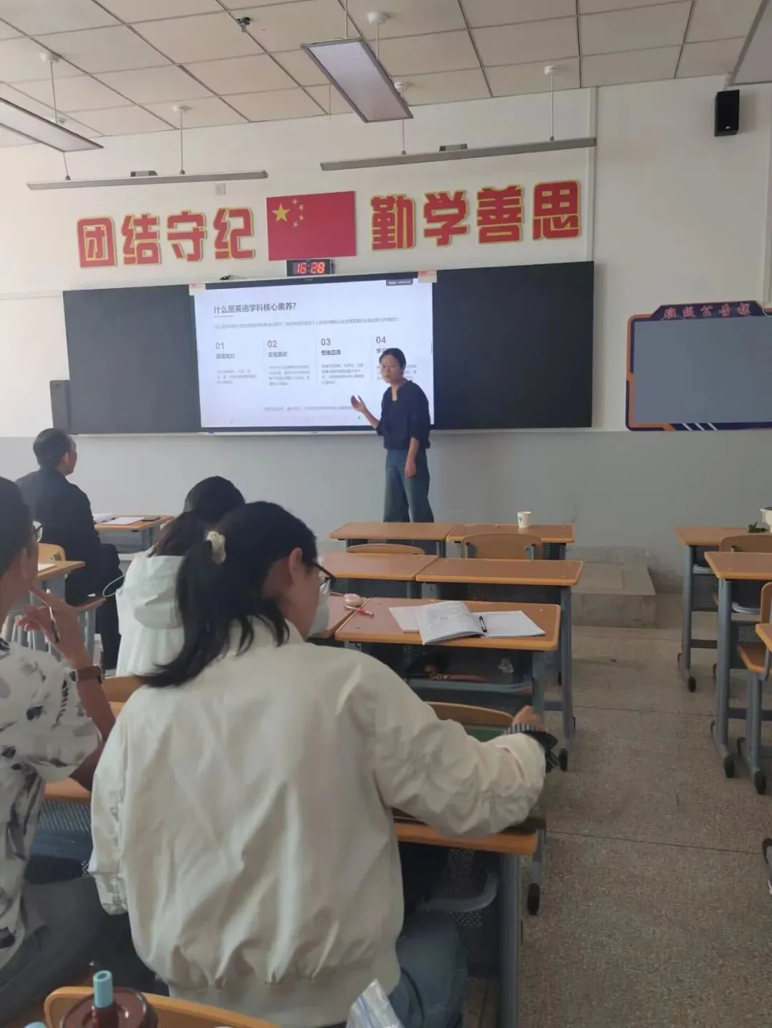深耕课标研真题,凝心聚力备高考 ——我校开展2026年高考试题研究主题教研活动-第7张图片-四季读书网 深耕课标研真题,凝心聚力备高考 ——我校开展2026年高考试题研究主题教研活动-第7张图片-四季读书网