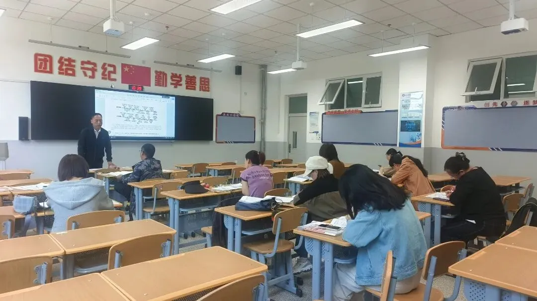 深耕课标研真题,凝心聚力备高考 ——我校开展2026年高考试题研究主题教研活动-第17张图片-四季读书网 深耕课标研真题,凝心聚力备高考 ——我校开展2026年高考试题研究主题教研活动-第17张图片-四季读书网