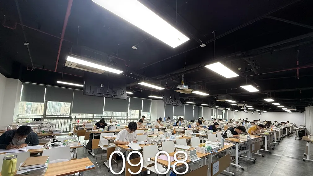 赛场实录|贵州粉笔线下模考大赛上周日火热开考!最高分→79.3分-第6张图片-四季读书网 赛场实录|贵州粉笔线下模考大赛上周日火热开考!最高分→79.3分-第6张图片-四季读书网
