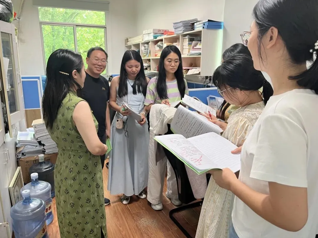 研思点亮初三课堂,笃行实干迎战中考——荷塘区文化路中学开展毕业班“联合大听课”教研活动-第7张图片-四季读书网