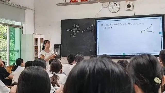 研思点亮初三课堂,笃行实干迎战中考——荷塘区文化路中学开展毕业班“联合大听课”教研活动-第11张图片-四季读书网