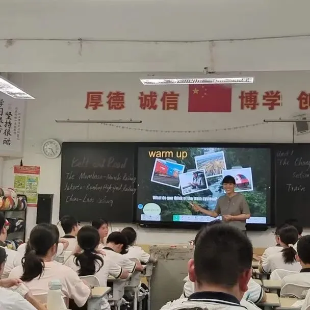 研思点亮初三课堂,笃行实干迎战中考——荷塘区文化路中学开展毕业班“联合大听课”教研活动-第15张图片-四季读书网