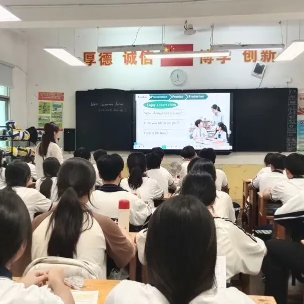 研思点亮初三课堂,笃行实干迎战中考——荷塘区文化路中学开展毕业班“联合大听课”教研活动-第16张图片-四季读书网