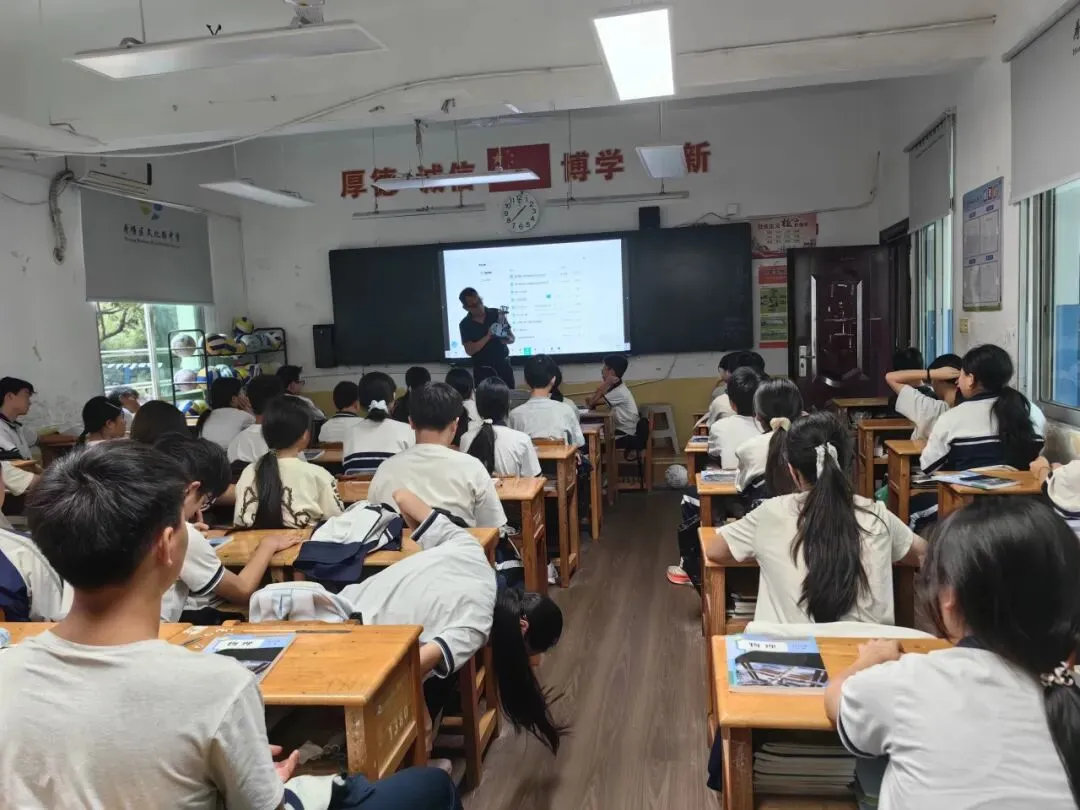 研思点亮初三课堂,笃行实干迎战中考——荷塘区文化路中学开展毕业班“联合大听课”教研活动-第22张图片-四季读书网