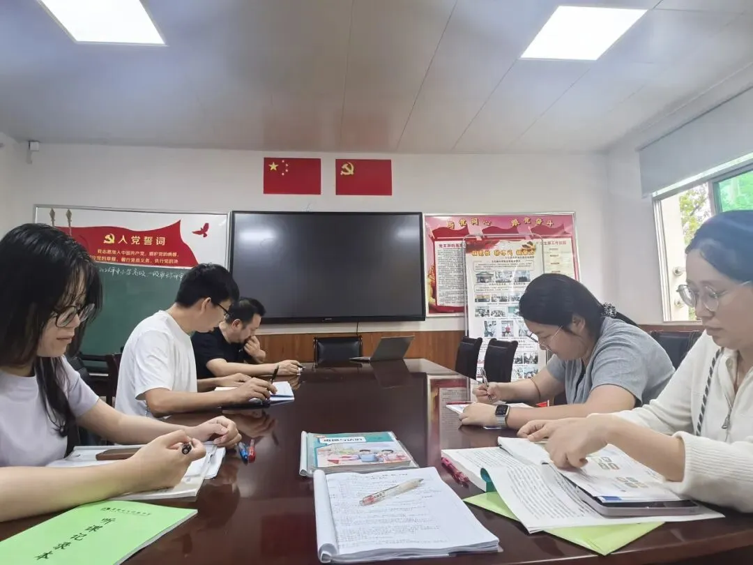 研思点亮初三课堂,笃行实干迎战中考——荷塘区文化路中学开展毕业班“联合大听课”教研活动-第37张图片-四季读书网