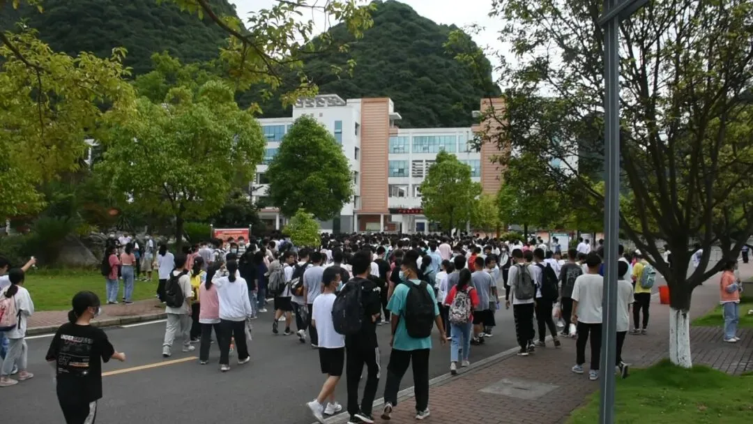 加油吧,少年!长顺2435名学子决战中考第一天!-第5张图片-四季读书网
