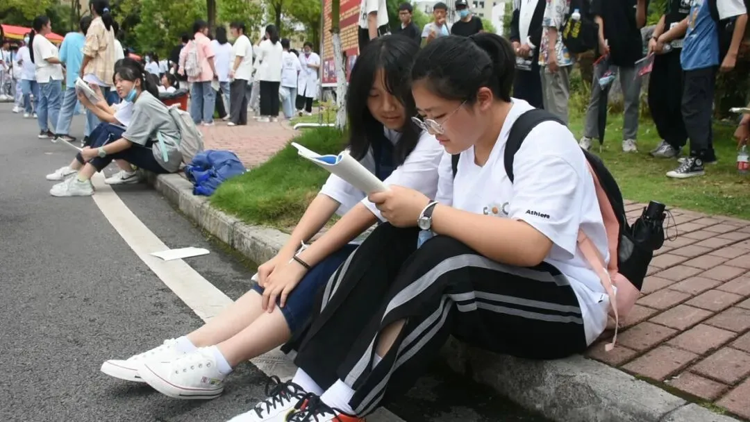 加油吧,少年!长顺2435名学子决战中考第一天!-第7张图片-四季读书网