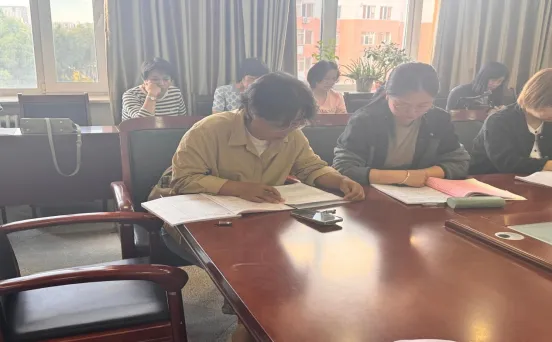 【六中·教学】析试卷、找短板、明方向——赤峰六中召开教研组长、备课组长专题会议,集体教研掀起新学期提质热潮-第22张图片-四季读书网 【六中·教学】析试卷、找短板、明方向——赤峰六中召开教研组长、备课组长专题会议,集体教研掀起新学期提质热潮-第22张图片-四季读书网