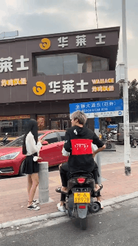 搞笑GIF:别人试卷上都画耐克,你却只给我画特步?-第4张图片-四季读书网