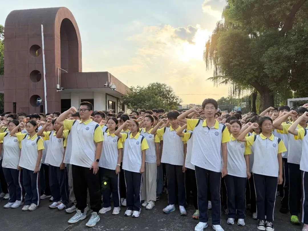 砺志逐光 笑赴韶华——初三年级“笑对中考”主题励志活动-第6张图片-四季读书网