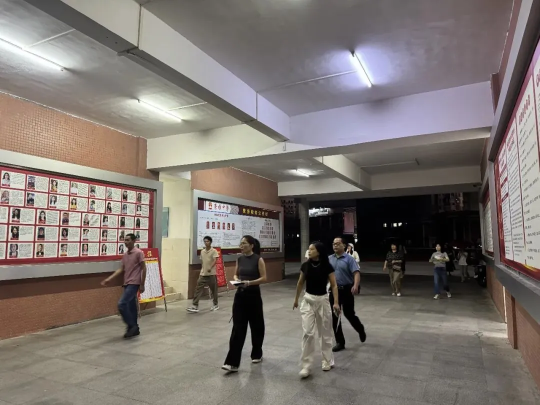 同心同行 决胜中考——崇雅中学召开2027届九年级第一学期家长会-第10张图片-四季读书网 同心同行 决胜中考——崇雅中学召开2027届九年级第一学期家长会-第10张图片-四季读书网
