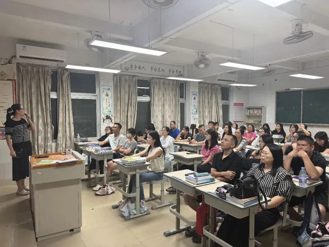 同心同行 决胜中考——崇雅中学召开2027届九年级第一学期家长会-第21张图片-四季读书网 同心同行 决胜中考——崇雅中学召开2027届九年级第一学期家长会-第21张图片-四季读书网