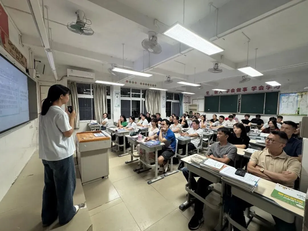 同心同行 决胜中考——崇雅中学召开2027届九年级第一学期家长会-第22张图片-四季读书网 同心同行 决胜中考——崇雅中学召开2027届九年级第一学期家长会-第22张图片-四季读书网