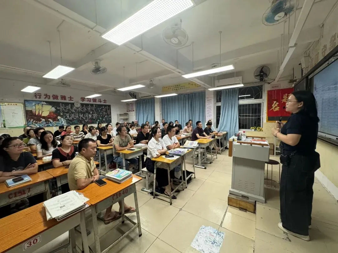 同心同行 决胜中考——崇雅中学召开2027届九年级第一学期家长会-第23张图片-四季读书网 同心同行 决胜中考——崇雅中学召开2027届九年级第一学期家长会-第23张图片-四季读书网