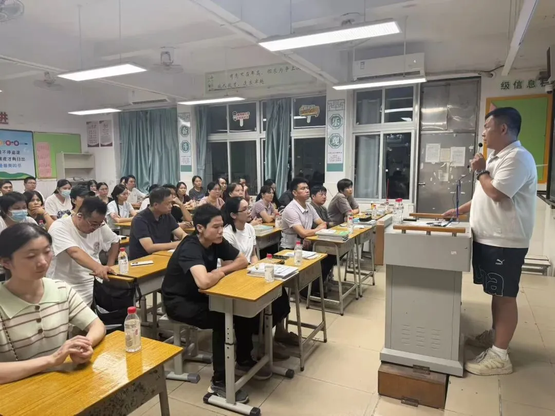 同心同行 决胜中考——崇雅中学召开2027届九年级第一学期家长会-第24张图片-四季读书网 同心同行 决胜中考——崇雅中学召开2027届九年级第一学期家长会-第24张图片-四季读书网