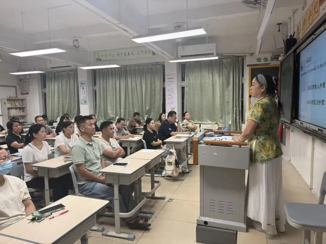 同心同行 决胜中考——崇雅中学召开2027届九年级第一学期家长会-第26张图片-四季读书网 同心同行 决胜中考——崇雅中学召开2027届九年级第一学期家长会-第26张图片-四季读书网