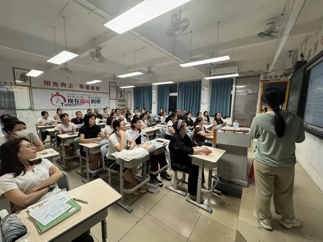 同心同行 决胜中考——崇雅中学召开2027届九年级第一学期家长会-第27张图片-四季读书网 同心同行 决胜中考——崇雅中学召开2027届九年级第一学期家长会-第27张图片-四季读书网