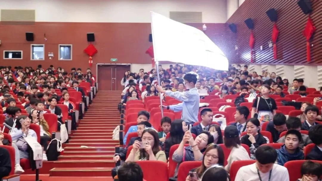 毕业生故事|中考714.5,数学竞赛全国第二:一个融合部男孩的“非刷题”成长样本-第6张图片-四季读书网