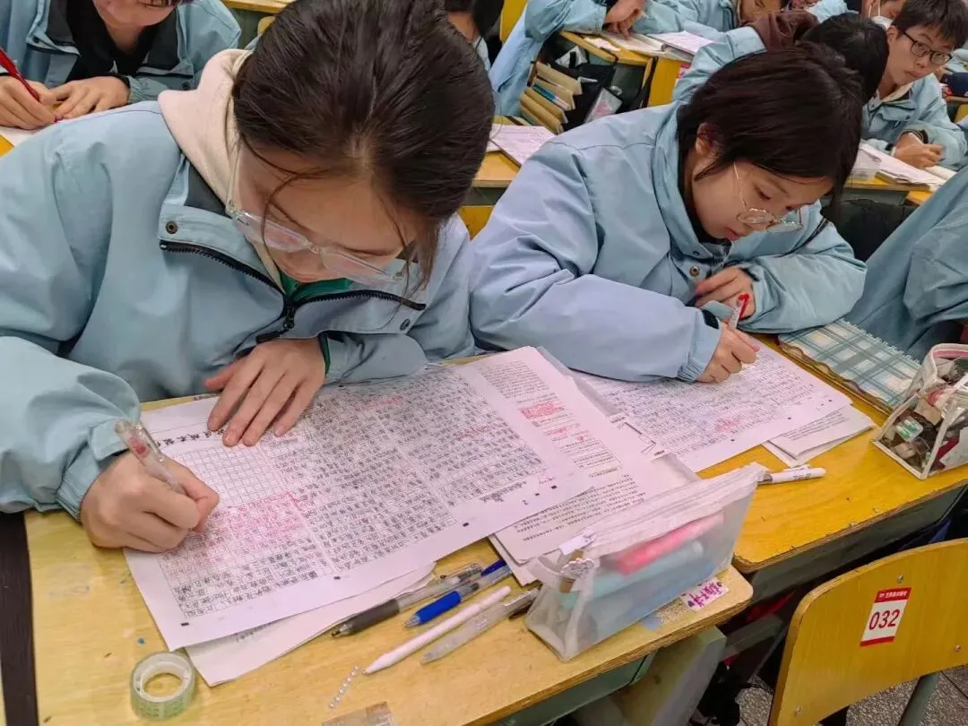 跨过“40”这道坎,一堂关于中考提分的作文课 |《细描“一个片段”,凸显“成长过程”》-第3张图片-四季读书网 跨过“40”这道坎,一堂关于中考提分的作文课 |《细描“一个片段”,凸显“成长过程”》-第3张图片-四季读书网