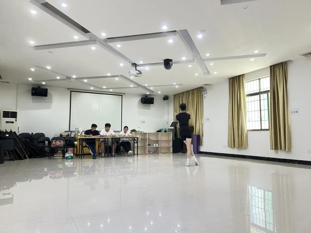 增城区2027届第一次高三体育术科模拟测试暨高中体育“以美育人”主题教研活动在中新中学顺利举行-第7张图片-四季读书网 增城区2027届第一次高三体育术科模拟测试暨高中体育“以美育人”主题教研活动在中新中学顺利举行-第7张图片-四季读书网