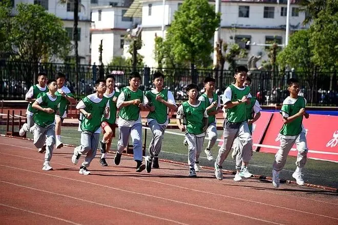 哈尔滨中考体育|孩子总练长跑不见提升,多半是这3个错误-第3张图片-四季读书网 哈尔滨中考体育|孩子总练长跑不见提升,多半是这3个错误-第3张图片-四季读书网